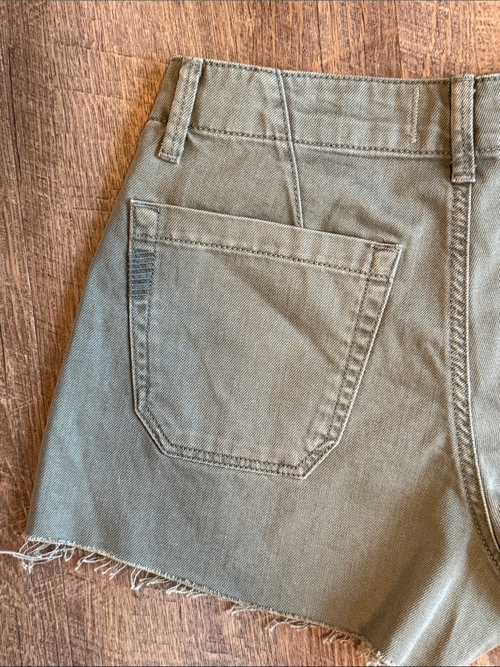 PAIGE Women’s Maisley Utility Washed Olive High-Rise Frayed Hem Shorts Size 26 - Picture 11 of 16